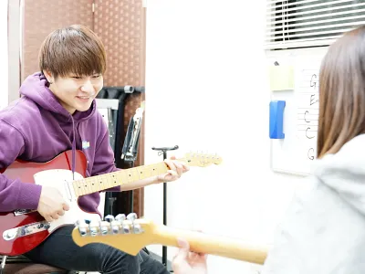 エレキギター教室レッスン風景